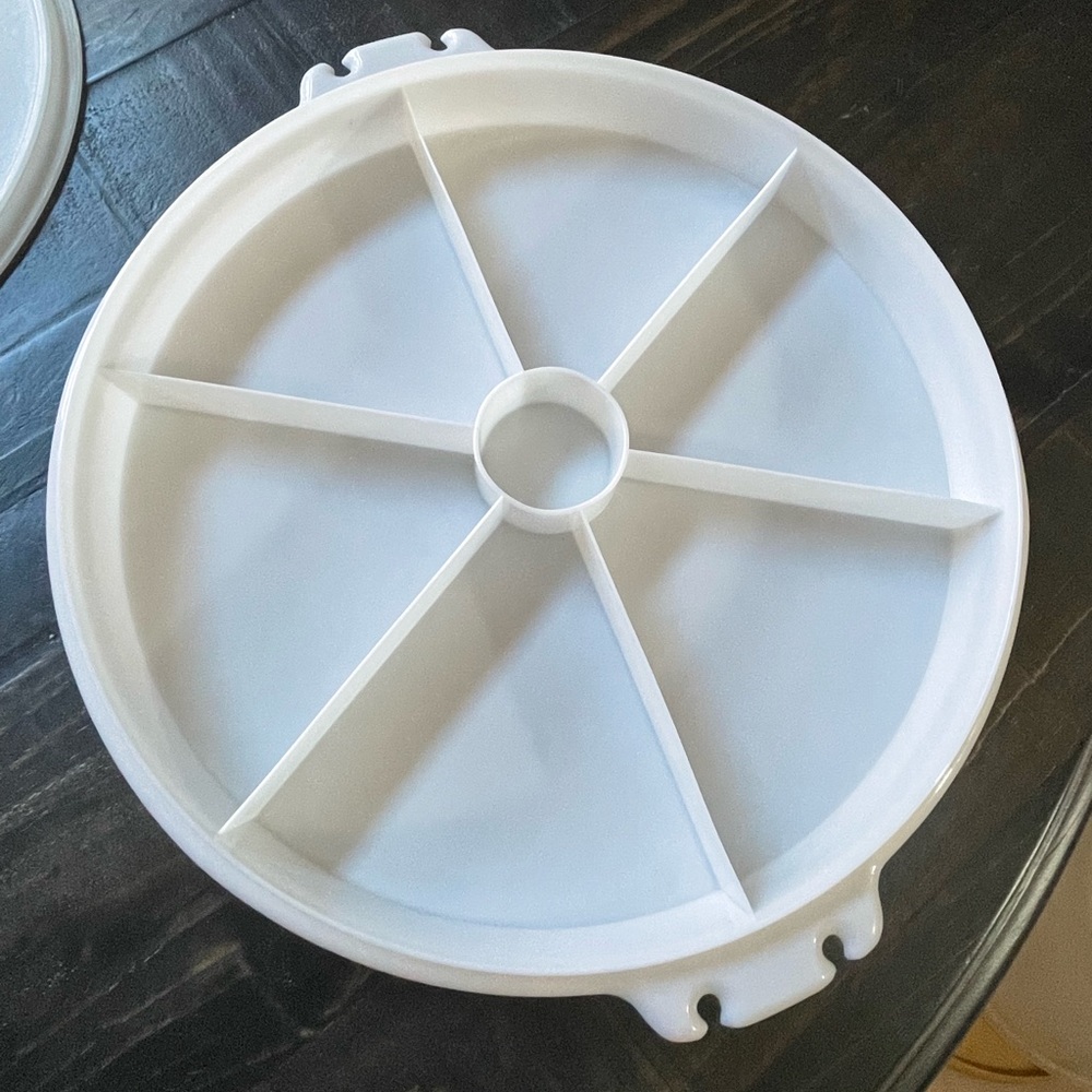 Tupperware White Pie Shape Vegetable Appetizer Antipasto Serveware With Lid